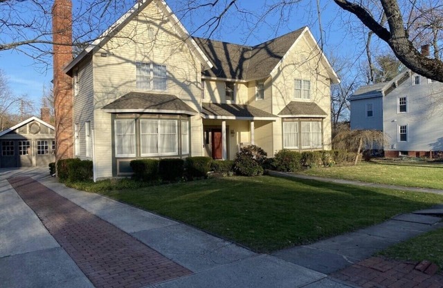 Grand Victorian Home- Located on a quiet street. Walking distance to the Village