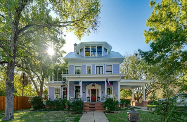 GRAND VICTORIAN -STEP BACK IN TIME!!!