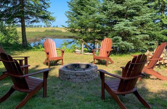 Grand View Cabin - Cozy Cabin on a pond with Lake Superior access and frontage