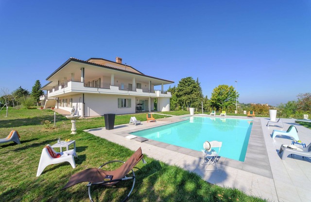Lussuosa villa a Tavullia con piscina privata