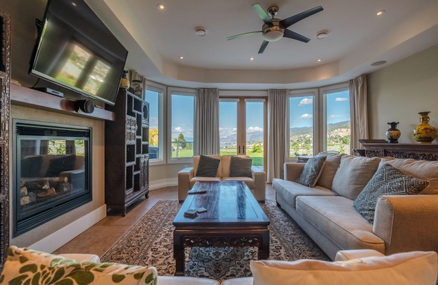Grand Vineyard Estate Startseite