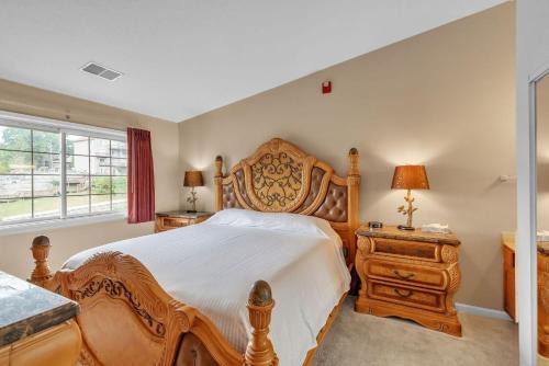 Grand Wood Suites - 3rd Floor Front Side Corner Penthouse Suite 301