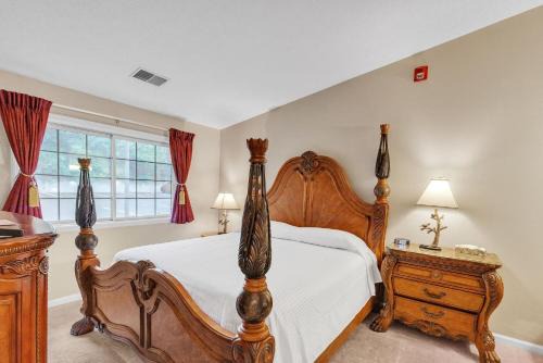 Grand Wood Suites - 3rd Floor Back Side Corner Penthouse Suite 308