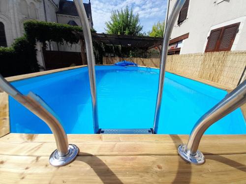 Grande Maison Familiale avec Piscine et Parking à Saint-Gaultier - FR-1-591-753