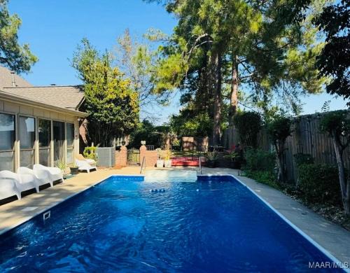 Grandmama's House with Pool
