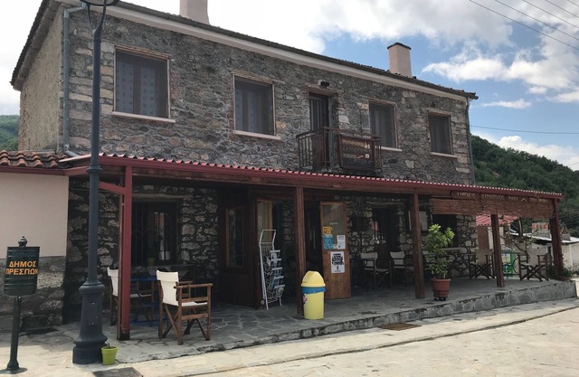Opas Wohnung / Café.
