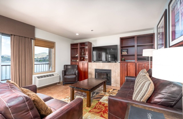 Grandview Lake View 401! Luxus 2 Schlafzimmer Waterfront Condo, bietet Platz für bis zu 6!