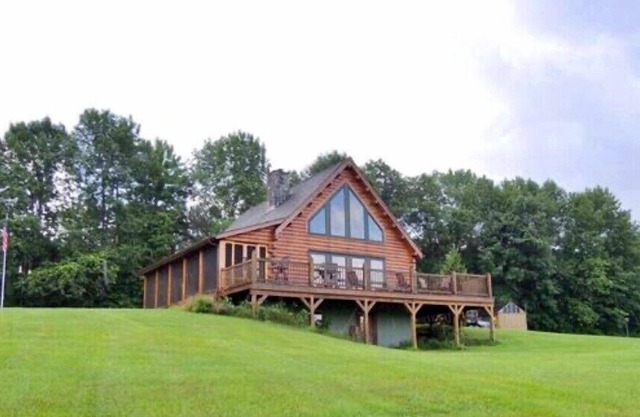 Grandview Chalet in Northeast Kingdom, Access to VAST & VASA Trails on Site