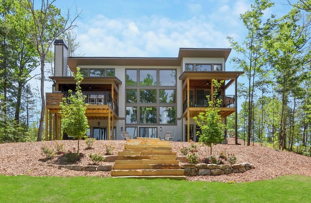 Grandview ~ Hot Tub ~ Fire Pit ~ Jaw Dropping Views!