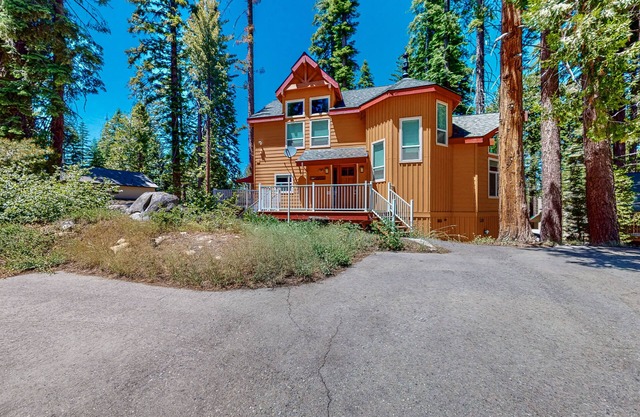Granite Tranquility - Yosemite West Home with gas fireplace & private sauna