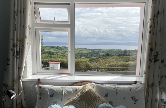 GRANNYS COTTAGE, pet friendly in Quigley's Point, County Donegal