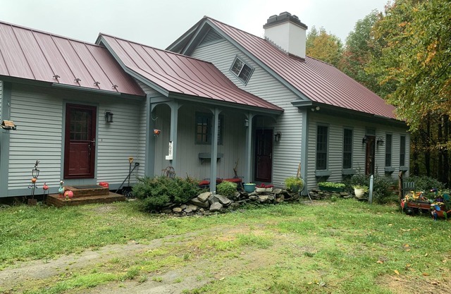 Grateful Getaway - 5BR, 3.5B Home Sleeps 10 - Close to Mount Snow!