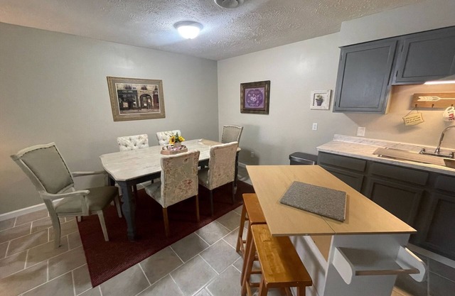 Gratitude Nest #3 Charming Apartment Minutes Away from Ft Leonard Wood