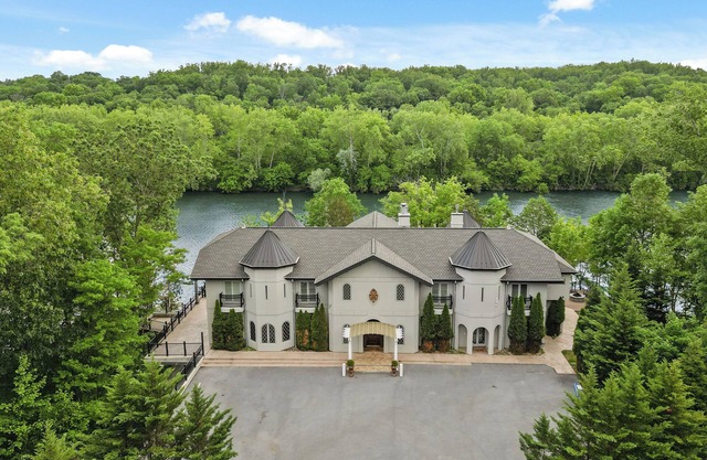 Graycliff Retreat:Unforgettable experience at this 11BR Estate;Game Room+Hot tub