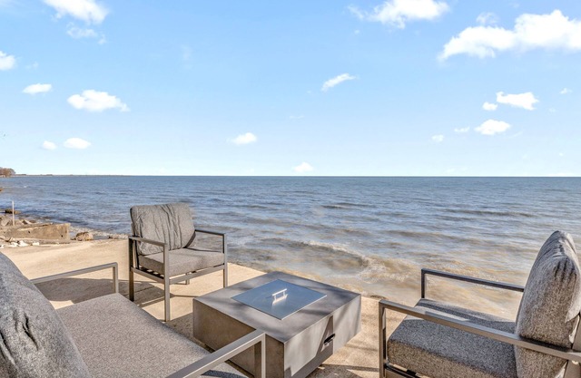 Great Lakes Waterfront Cottage Estral Beach