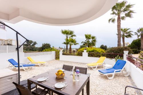 Great 2 bedroom apartment with communal pool