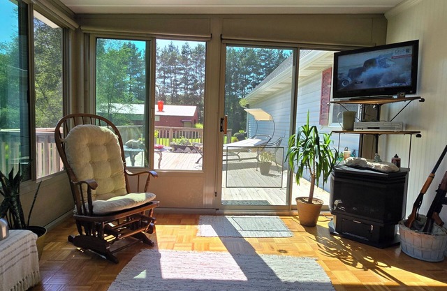 Great 2 bedroom home in the country and close to shopping and wildlife.
