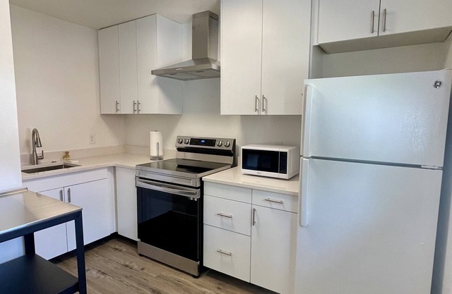 Great 2-Bedroom with Access to Many Hospitals