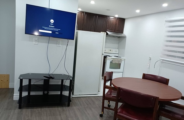 Great 3 bedroom apartment in Lindsay near to town , $89