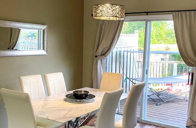 Great 3-Bedroom Cottage, 5 min from the lake