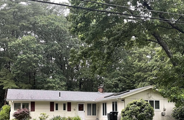 Great 3 Bedroom older house close to Boston, Worcester and other great locations