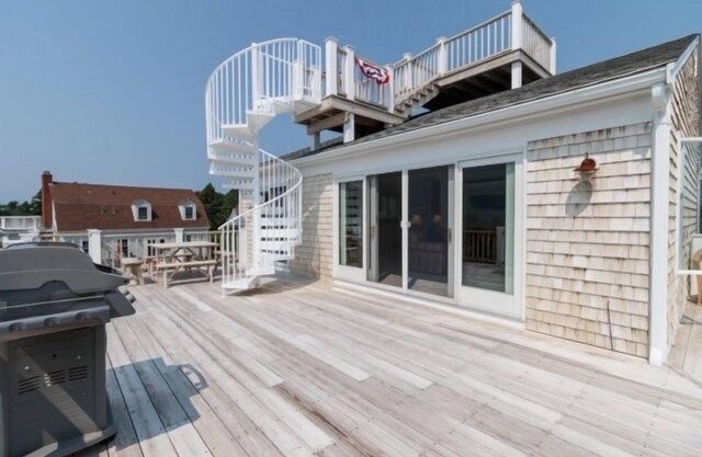 Great 4 Bedroom home with a lovely upper deck with views of Nantucket Sound