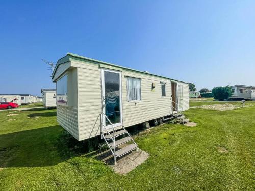 Great 6 Berth Caravan For Hire At Sunnydale Holiday Park In Skegness Ref 35150Tm