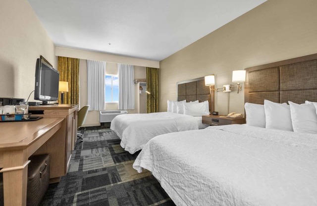 Great Amenities Onsite! Outdoor Pool and Terrace, Free Continental Breakfast