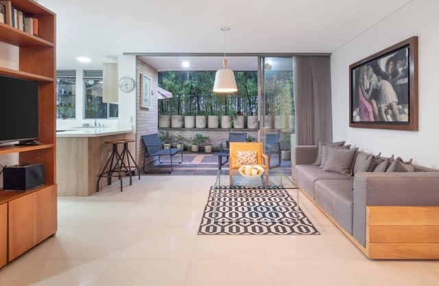 Great apt w/ 2 terraces, pool, gym & working area