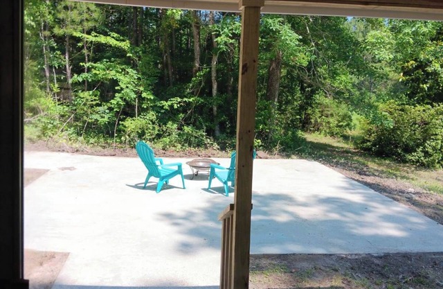 GREAT Cabin Near Maynor Creek! Just 25 min to home of HGTV Hometown Laurel, MS