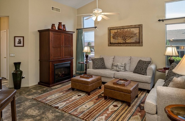 Great Cottonwood Location! Community Pool & Hot Tub! - Bronco - S021
