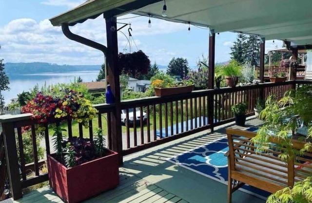 Great Deck, Fun House with Views of Hood Canal
