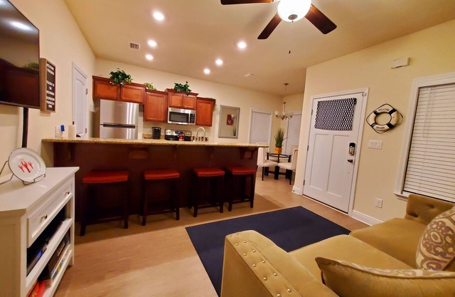 Great Downtown Location for Couples & Families