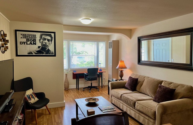 Great downtown Sandpoint location!