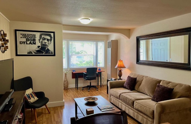 Great downtown Sandpoint location!