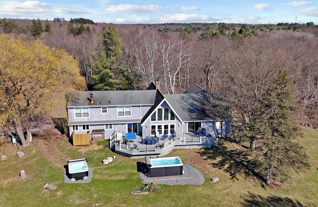 Great Escape: Private 2 Acres, Pool Table, Air Hockey, Shuffleboard, Ping Pong