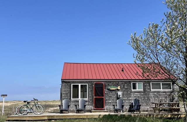 Great Escape - Unplug in newly renovated cottage on Lake Superior beach