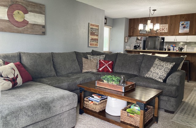 Great family friendly 2 Bedroom, 2 bath Condo with Club MeadowRidge Access