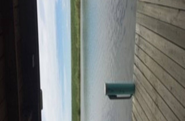 Toller Familien- oder Freundeausflug auf dem Wasser