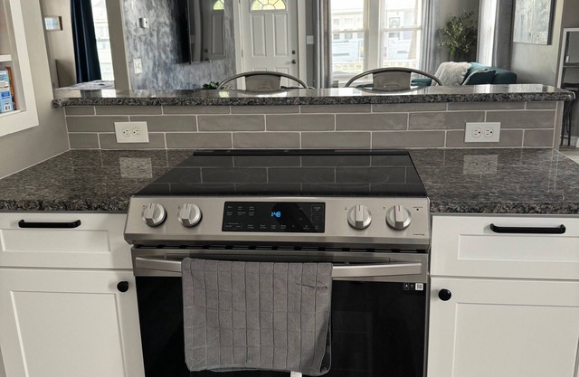 Great First Floor Apartment close to many local attractions!