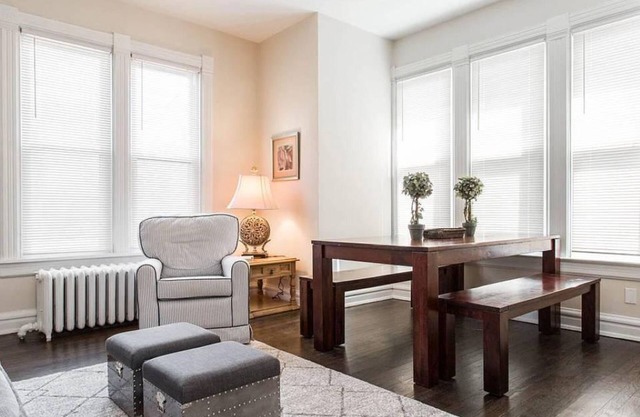Great For Big Family w/2 Kitchens & 2 Living Rooms