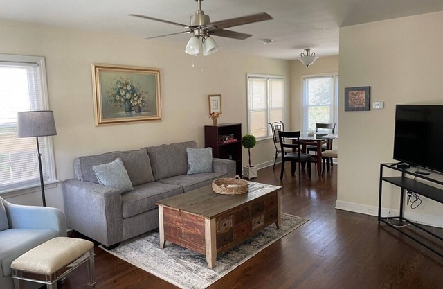 Great For Big Family w/2 Kitchens & 2 Living Rooms