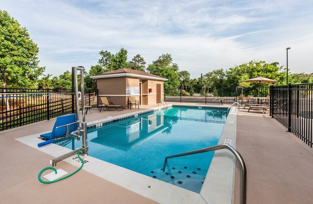 Great for Business Travelers! Studio Suite in Knoxville | Shared Outdoor Pool + BBQ Area