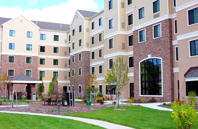 Great for Business Travellers! Studio Suite Near Syracuse University | Free Breakfast + Business Center