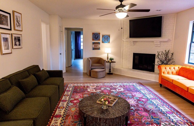Great for families/groups, NEW listing, Spacious 6-bedrooms in Southaven