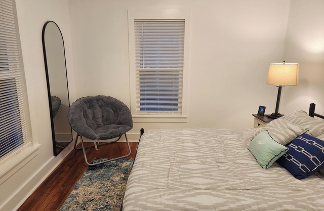 Great for working professionals: medical, construction, etc. LTE, or Mid-term!