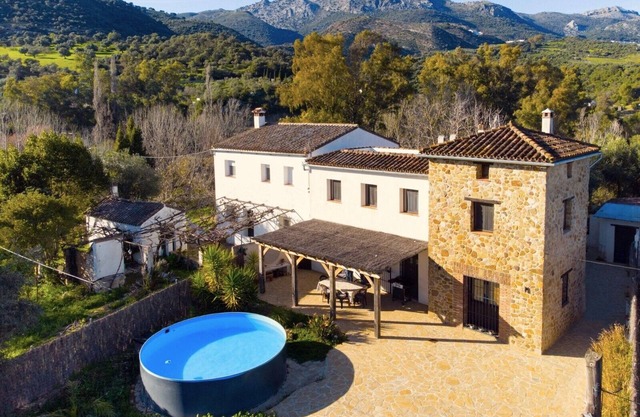 Komfortables Ferienhaus mit privatem Pool, für Wanderer oder einfach zum Entspannen!