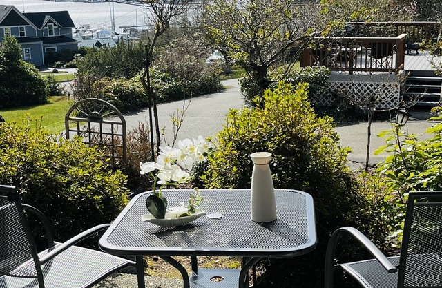 Great Harbor View Entire 2Br & 2Ba Vacation/Getaway Unit