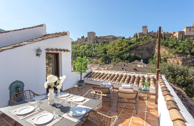 Great house Alhambra views. Mirador de los Reyes