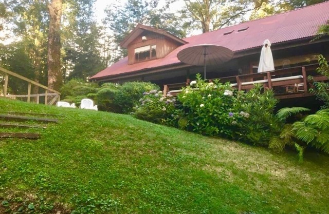 Tolles Haus mit Pool und einheimischen Bäumen: speziell für die Sonnenfinsternis